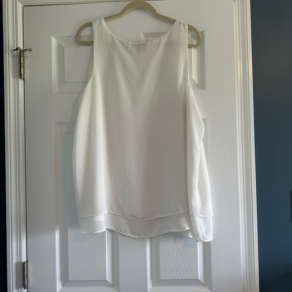 Torrid white sleeveless blouse - Picture 2 of 2